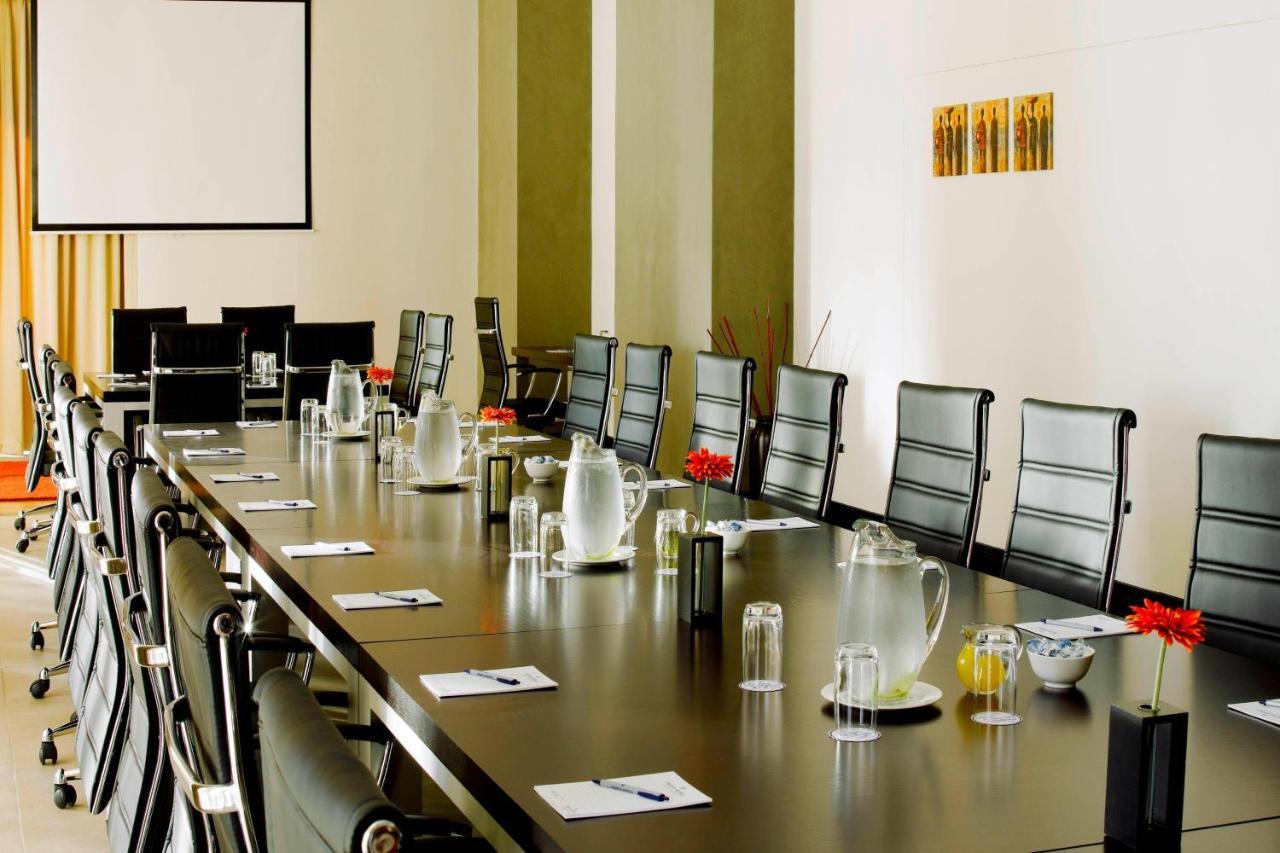 Protea Hotel By Marriott Cape Town North Wharf Bagian luar foto