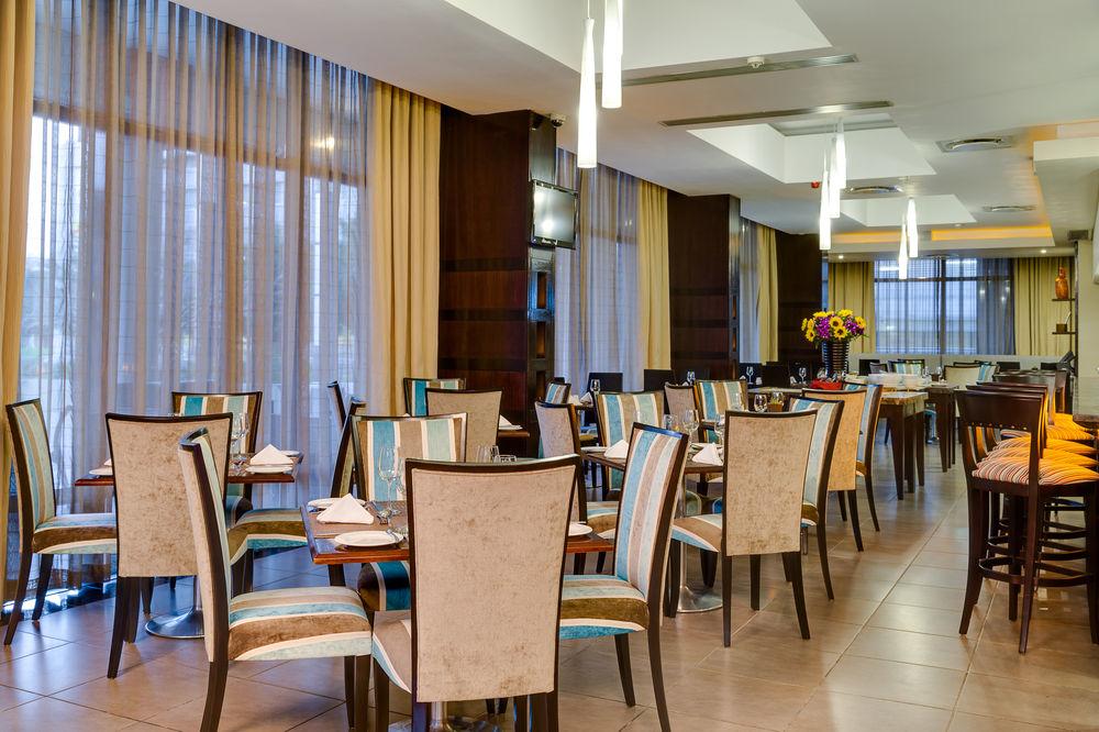 Protea Hotel By Marriott Cape Town North Wharf Bagian luar foto