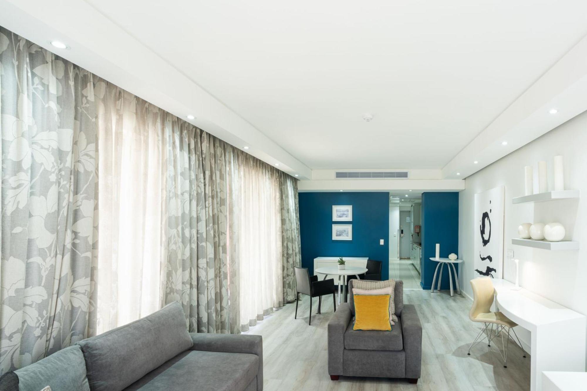Protea Hotel By Marriott Cape Town North Wharf Bagian luar foto