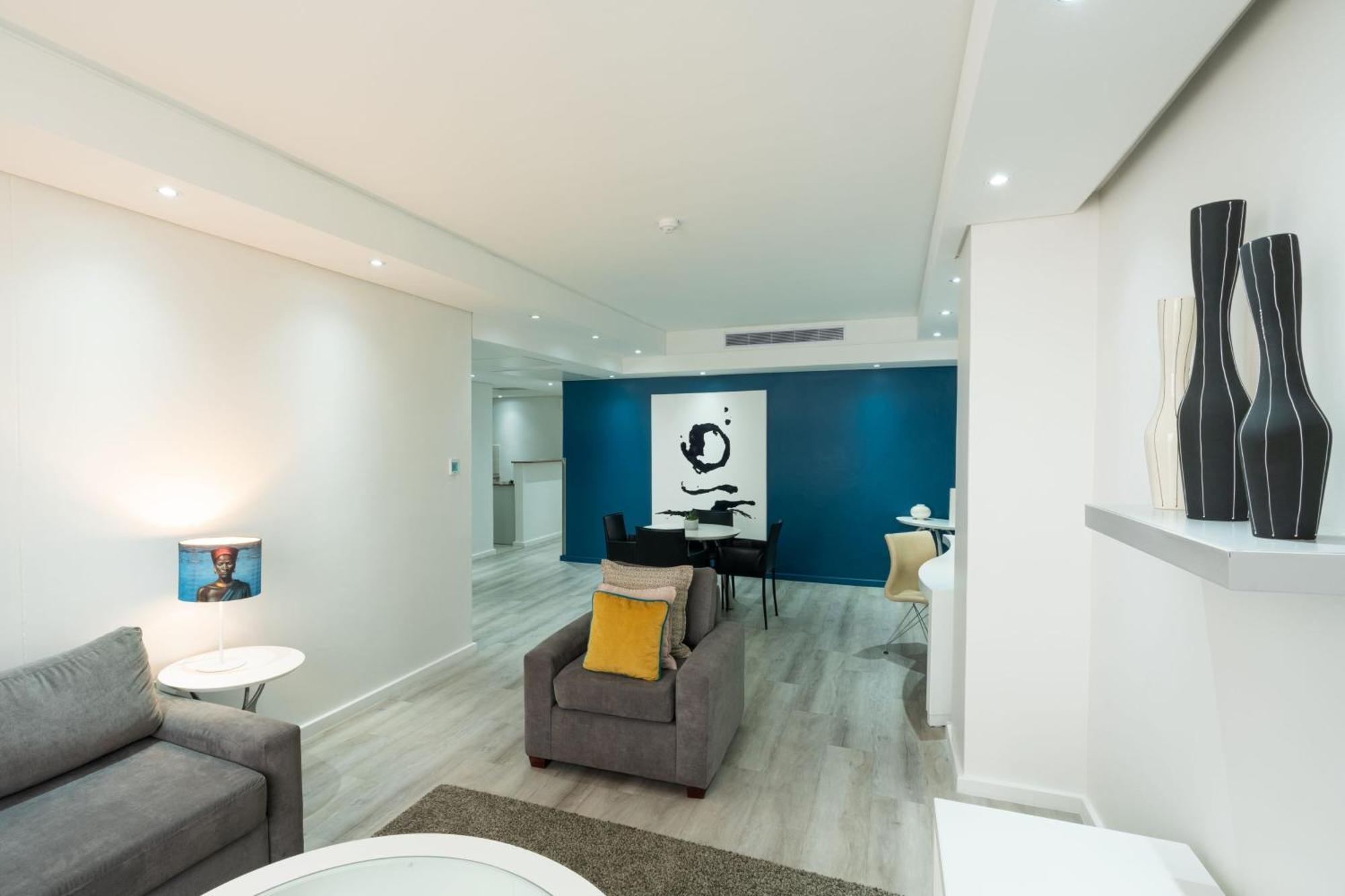 Protea Hotel By Marriott Cape Town North Wharf Bagian luar foto