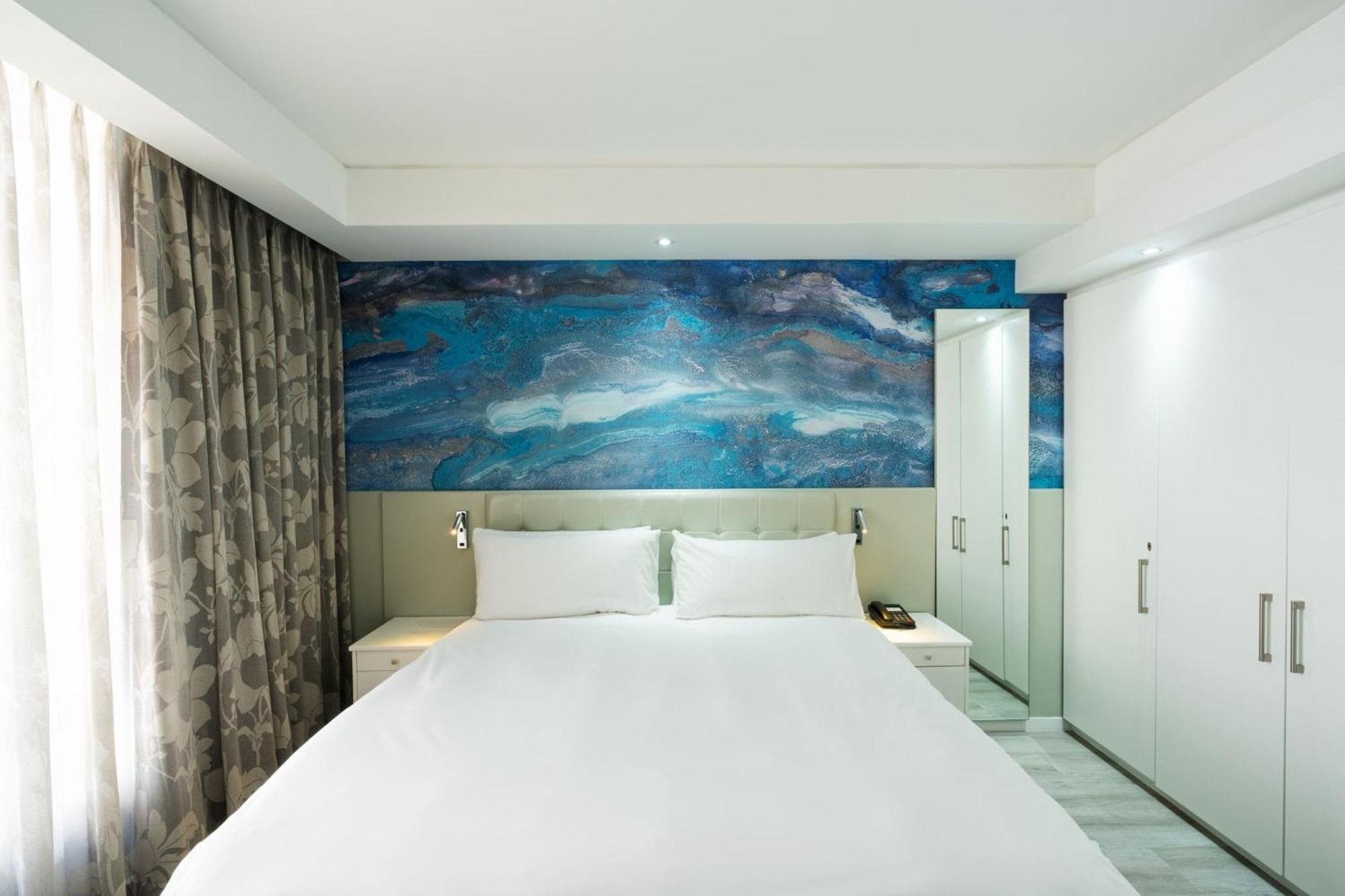 Protea Hotel By Marriott Cape Town North Wharf Bagian luar foto