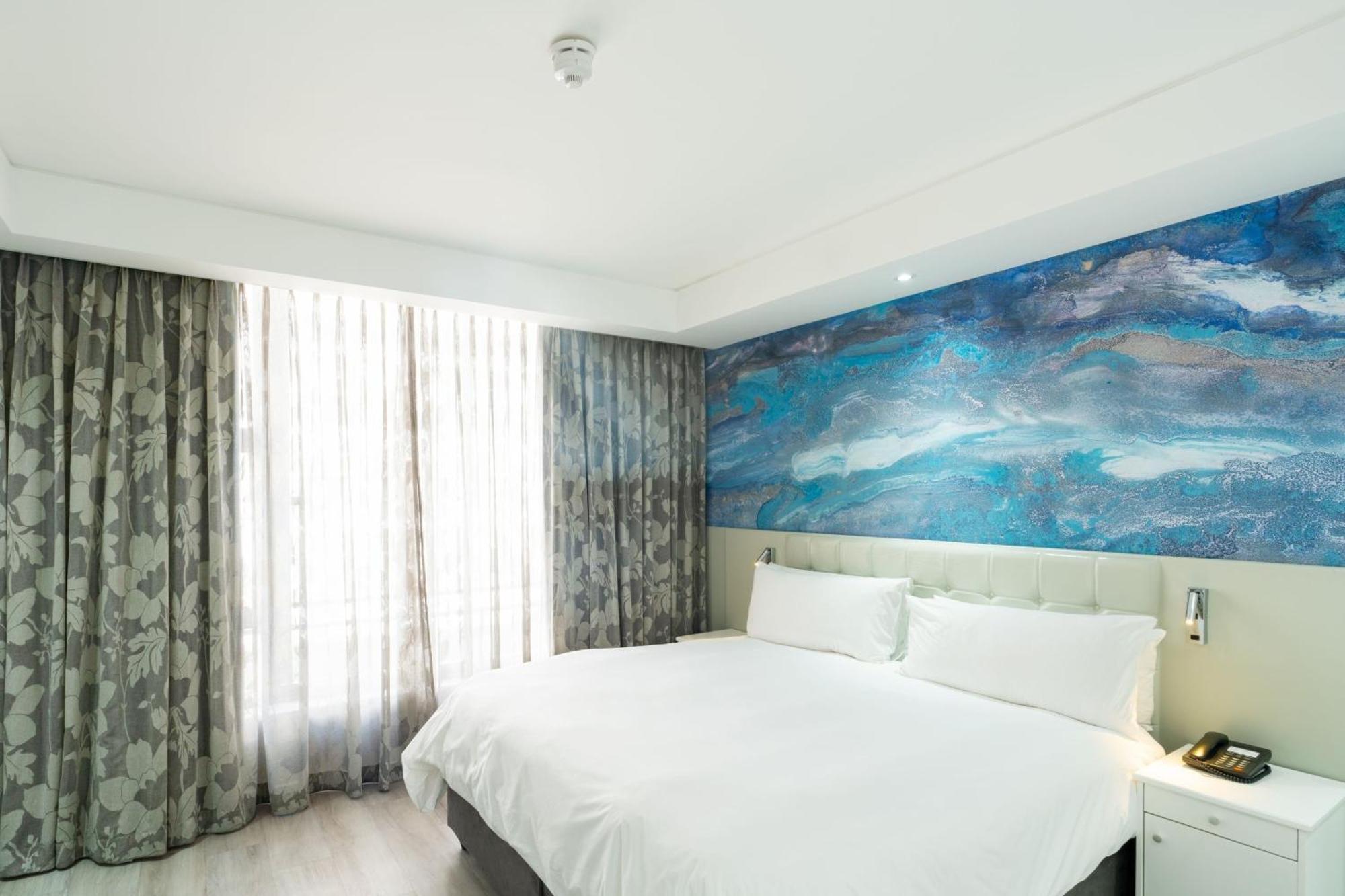 Protea Hotel By Marriott Cape Town North Wharf Bagian luar foto