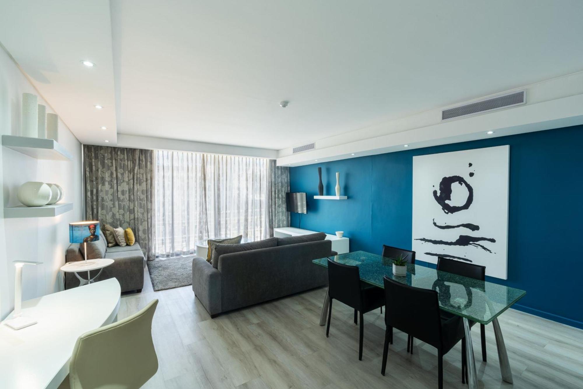 Protea Hotel By Marriott Cape Town North Wharf Bagian luar foto