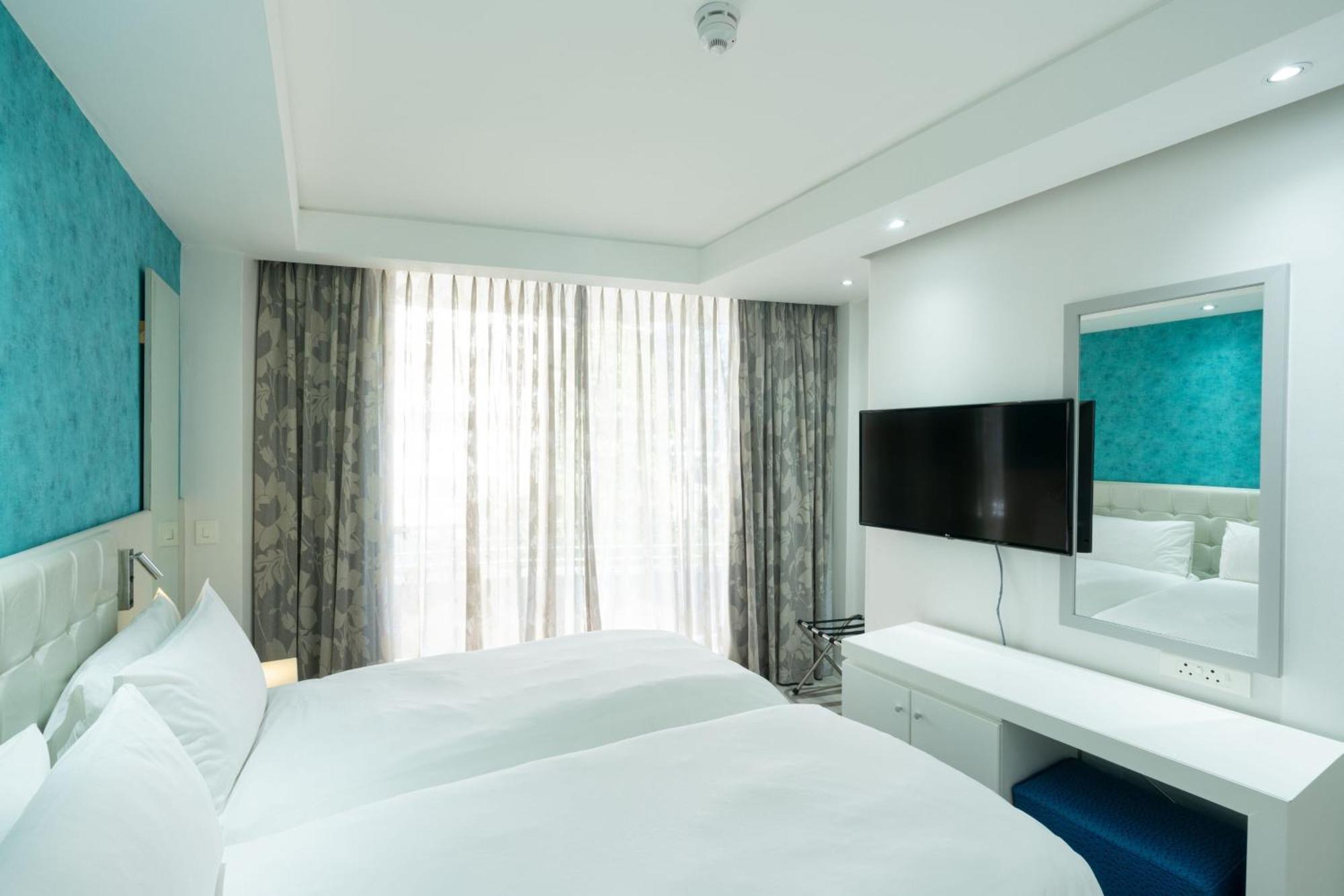 Protea Hotel By Marriott Cape Town North Wharf Bagian luar foto