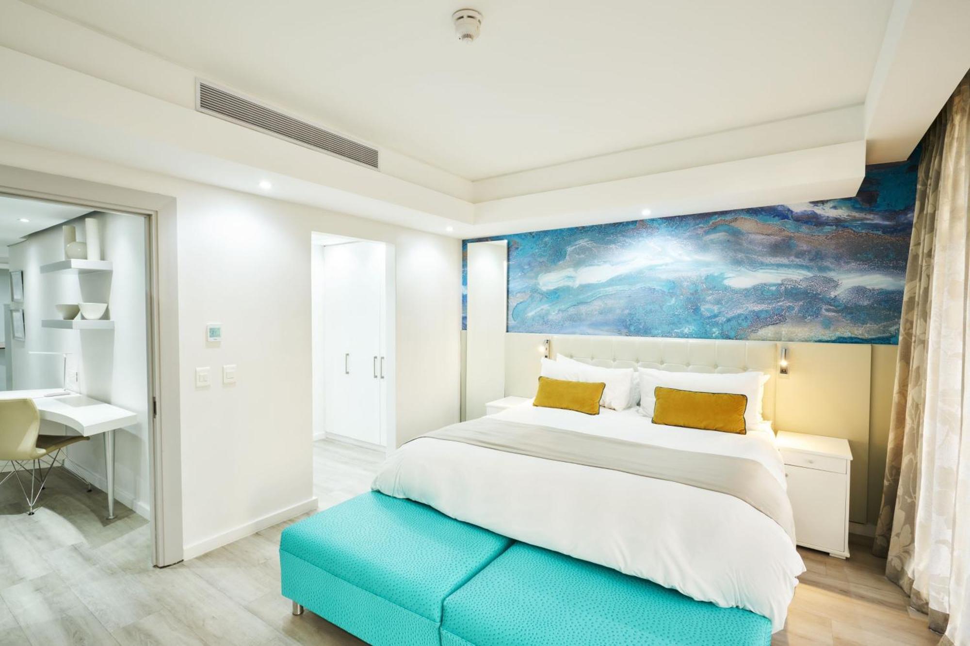 Protea Hotel By Marriott Cape Town North Wharf Bagian luar foto