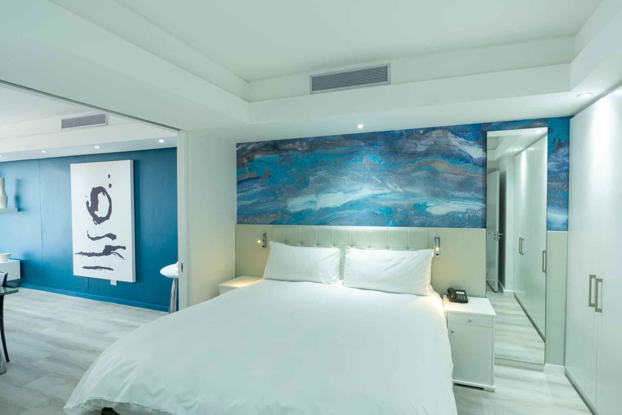 Protea Hotel By Marriott Cape Town North Wharf Bagian luar foto