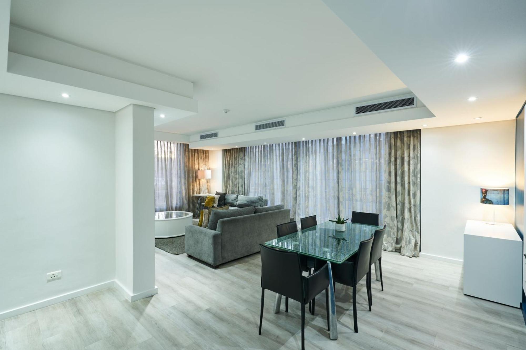 Protea Hotel By Marriott Cape Town North Wharf Bagian luar foto