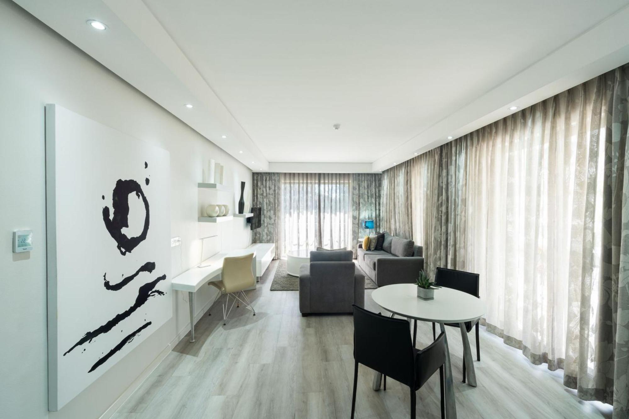 Protea Hotel By Marriott Cape Town North Wharf Bagian luar foto