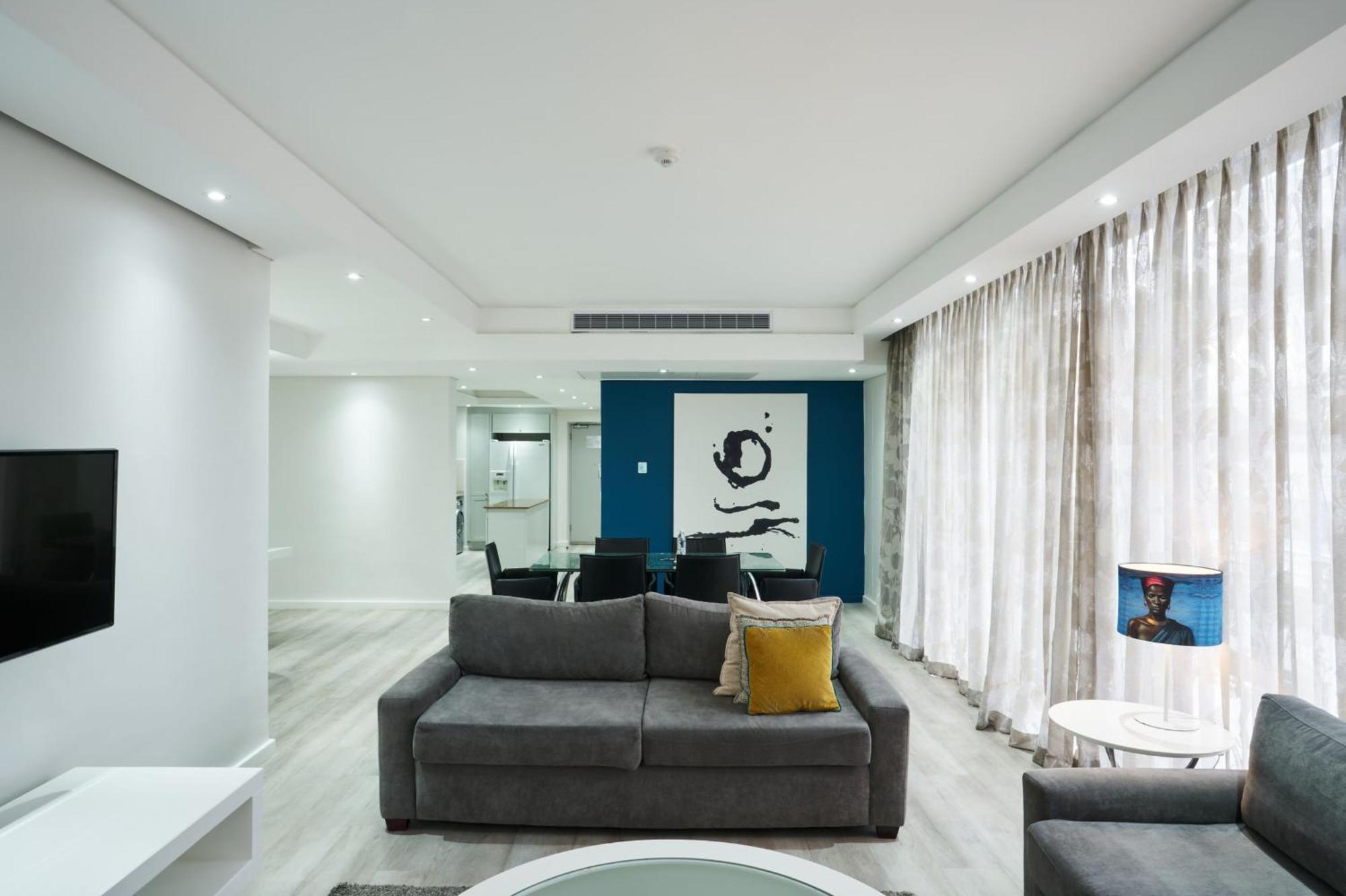 Protea Hotel By Marriott Cape Town North Wharf Bagian luar foto