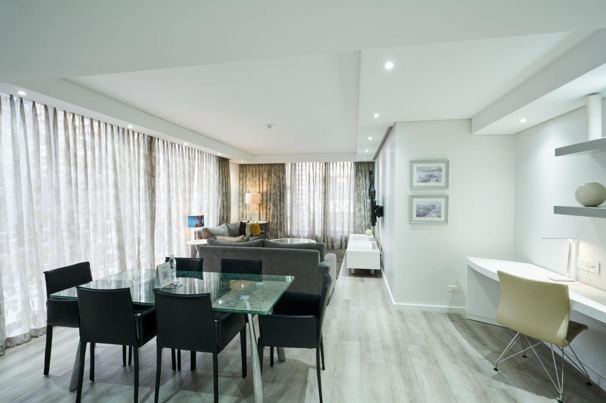 Protea Hotel By Marriott Cape Town North Wharf Bagian luar foto