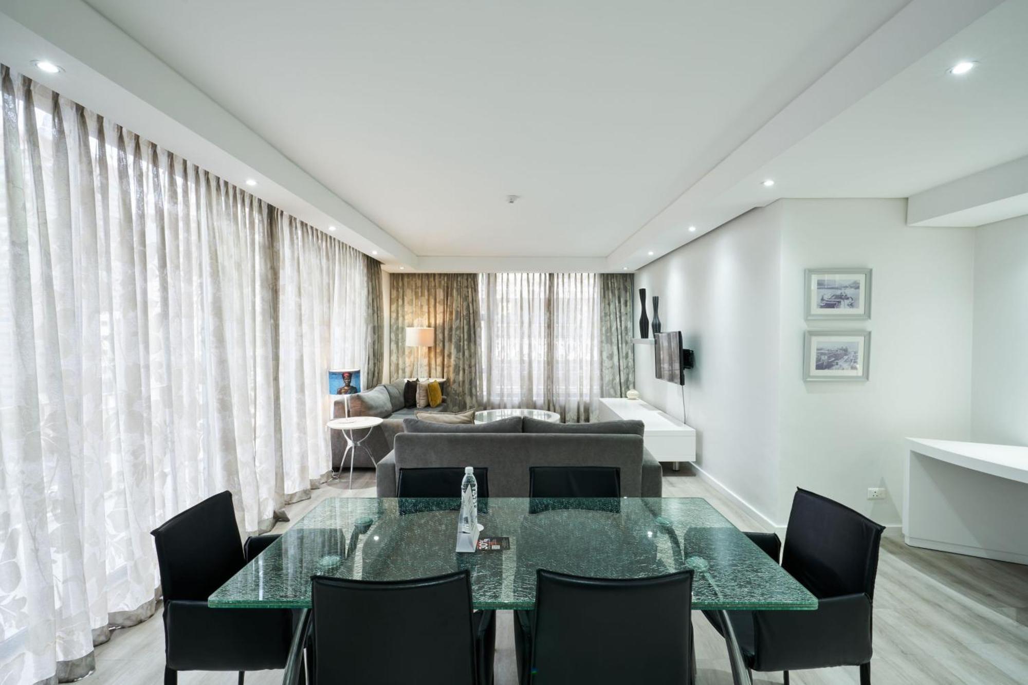 Protea Hotel By Marriott Cape Town North Wharf Bagian luar foto