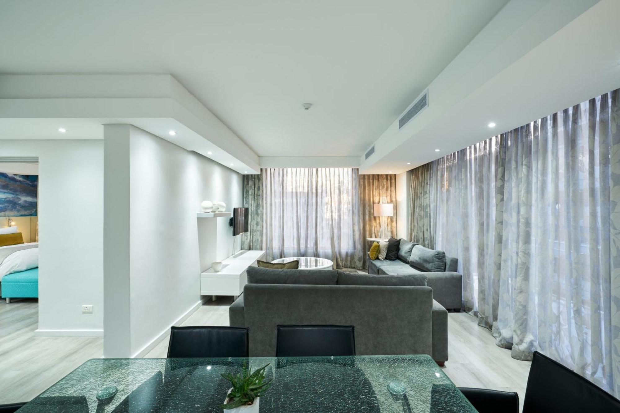Protea Hotel By Marriott Cape Town North Wharf Bagian luar foto