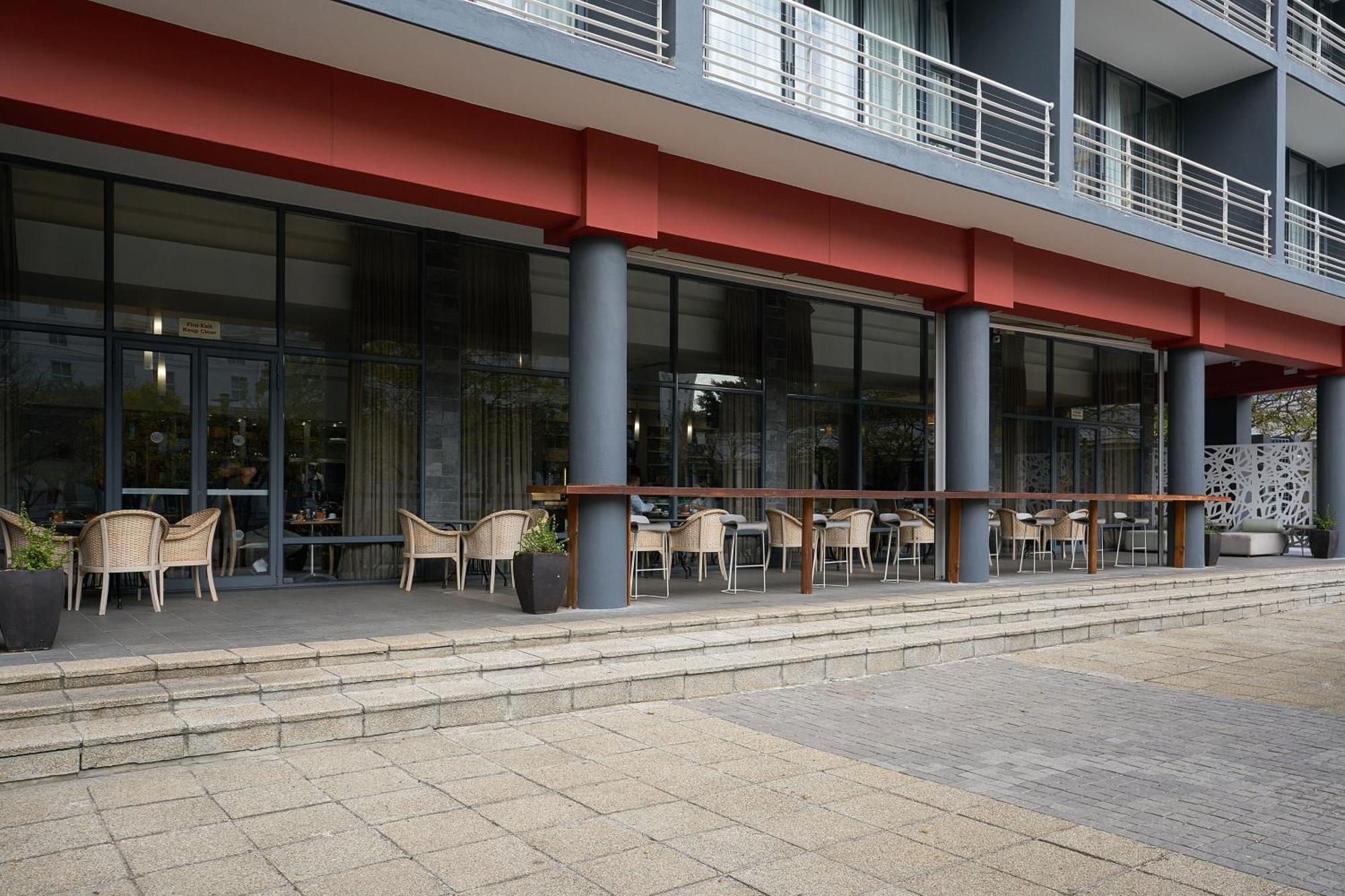 Protea Hotel By Marriott Cape Town North Wharf Bagian luar foto